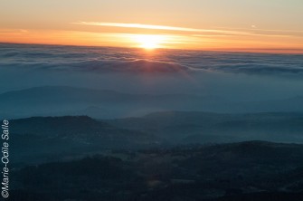 Une envie de se lever tôt! lever de soleil au Puy de dôme